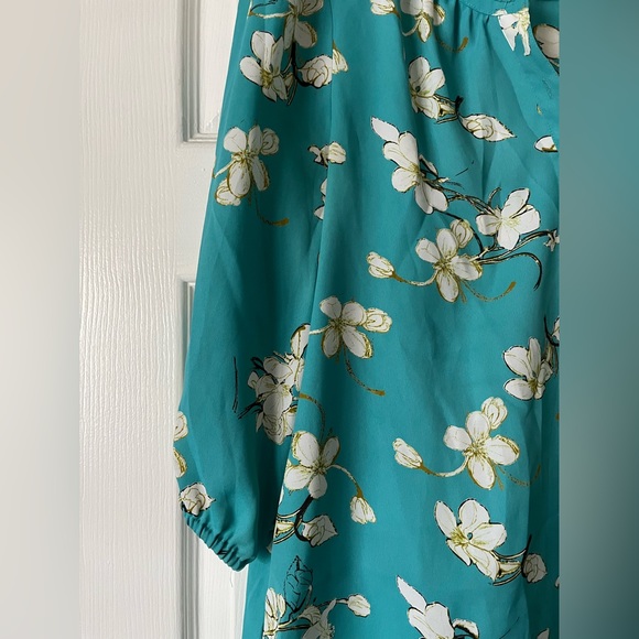 LOFT Large Petite (LP) Floral Blouse🤍 - Picture 2 of 7